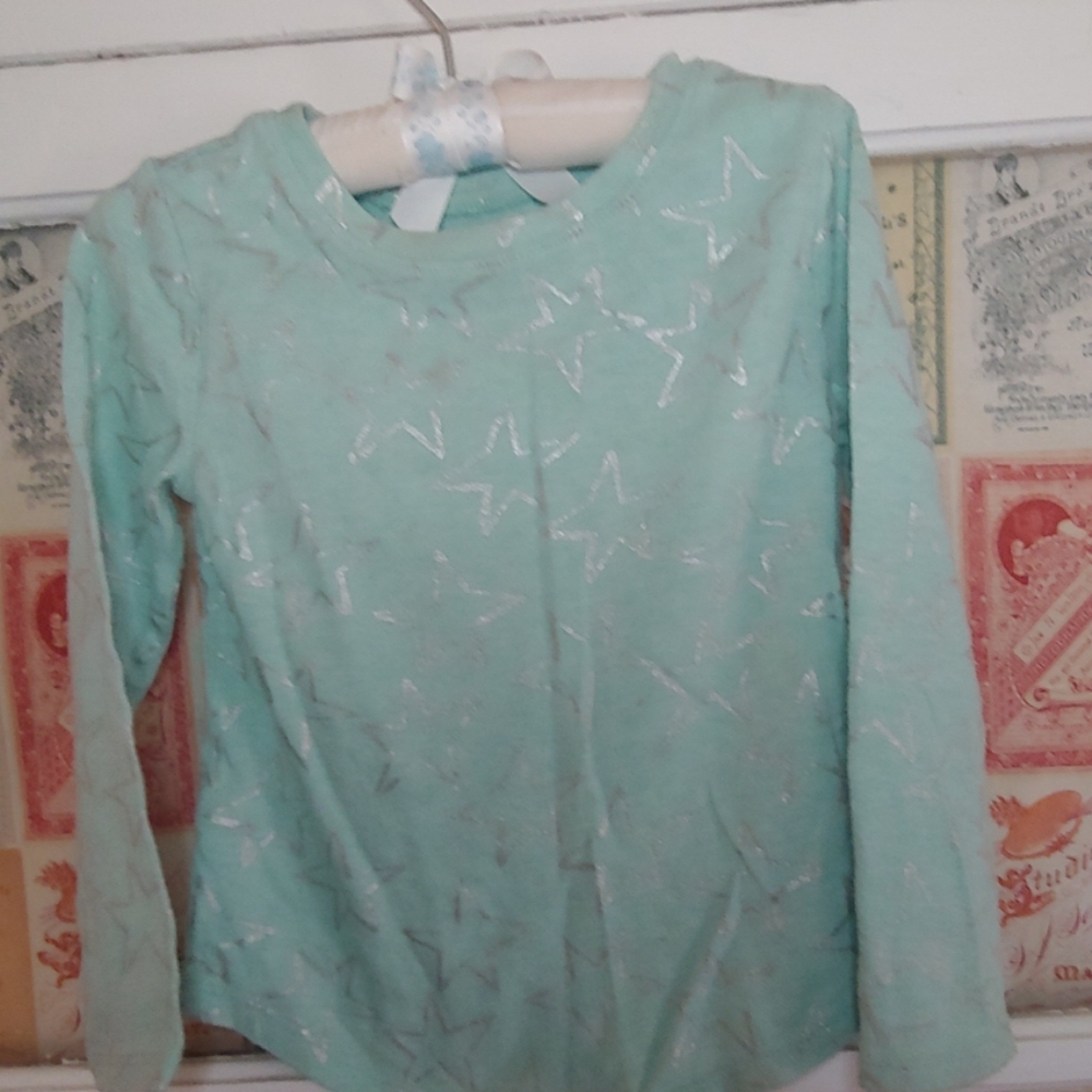 Lot of 4. 2 long sleeve t shirts, 2 tanks